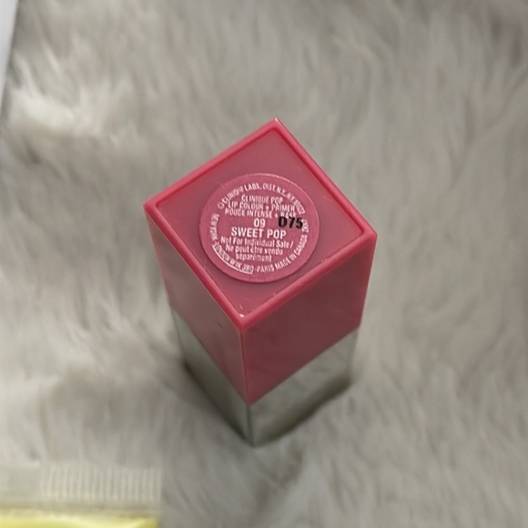 Clinique Gift Set - Picture 8 of 13